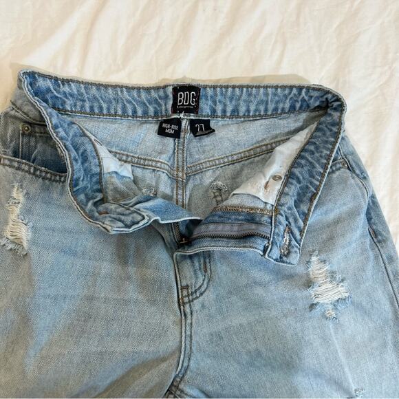 UO x BDG High-Waisted Mom Jean – Ripped Light Wash sz 27 - Picture 5 of 16